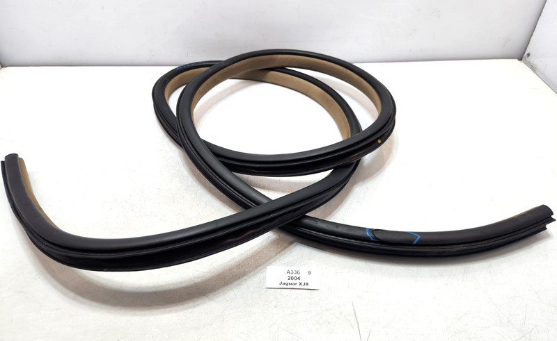 ✅ 04-06 OEM Jaguar XJ8 Rear Right Passenger Side Door Body Weatherstrip Seal*