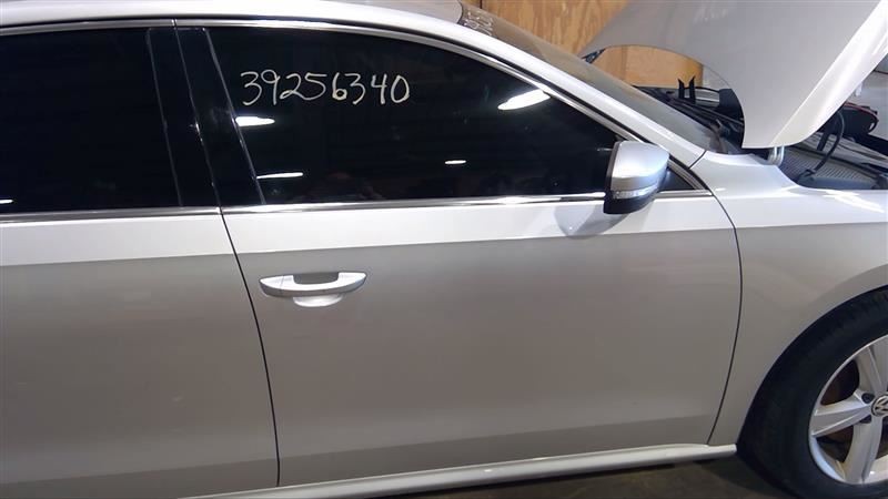 Passenger Front Door Electric With Memory Mirror Fits 13-15 PASSAT 3296456