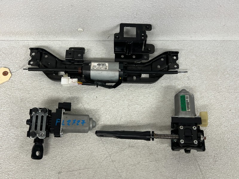 ⭐2015-2017 KIA K900 FRONT LEFT DRIVER SEAT TRACK FRAME RAIL MOTOR OEM LOT2727