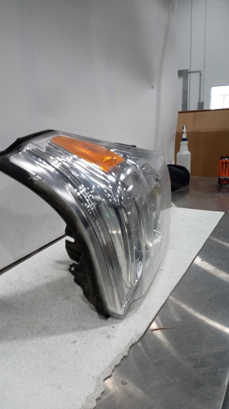 2014 Ford F350SD Left Headlight Assembly White 387052 Used 105K Miles