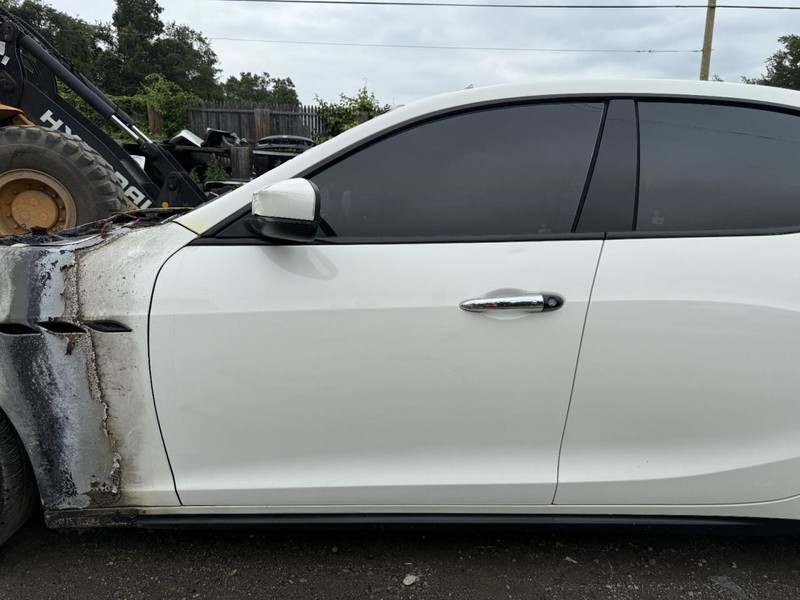 2014-2020 Maserati Ghibli Left Driver Front Door Keyless Entry Insulated Glass