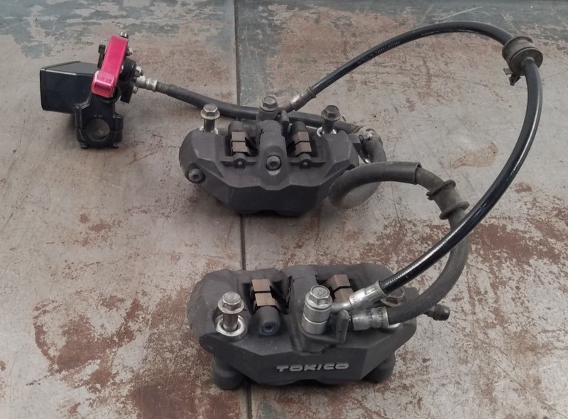 2012 08 - 18 Suzuki Hayabusa Front Brake Calipers / Master Cylinder #0863 S2