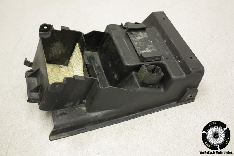 96 KAWASAKI ZX 750 P NINJA REAR INNER BELLY FENDER BATTERY CASE TRAY ZX7R ZX750
