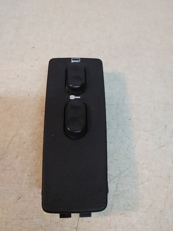 Freightliner Cascadia Right/ Passenger Door Electrical Switch 16915482