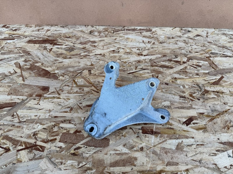 FORD MUSTANG GT 2015-2023 OEM RIGHT PASSENGER ENGINE MOUNT BRACKET ASSEMBLY 5.0L
