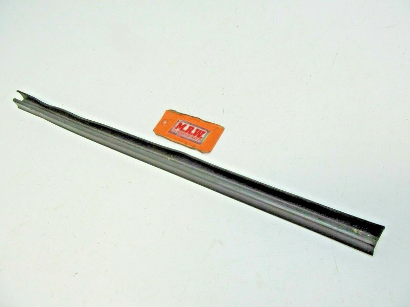 DOOR PANEL DOOR GLASS WINDOW SEAL LH FRONT TOP INNER INSIDE BELT MOLDING TRIBUTE