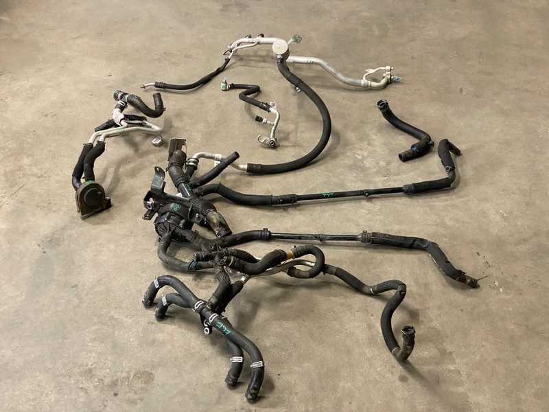 2021-2022 CADILLAC CT5 ENGINE WATER COOLANT TUBE HOSE PIPE SET OEM LOT797