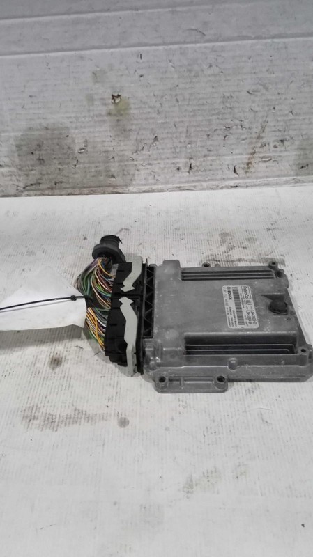 2015 Ford Escape Engine Control Module ECM 1.6L Black OEM Used NJ25-21174