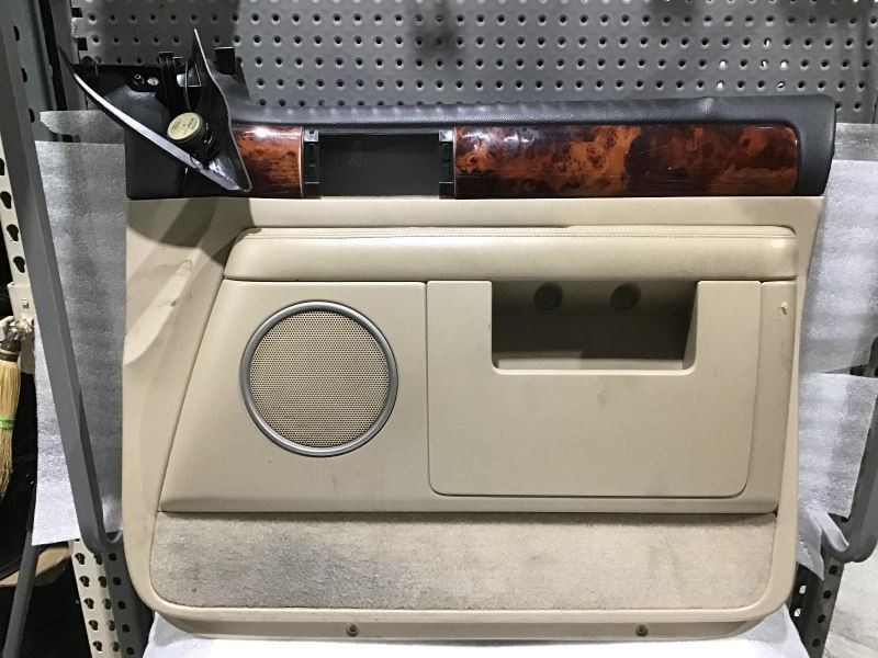 2005-2006 Lincoln Navigator RH Front Door Trim Panel Camel color with burlwood