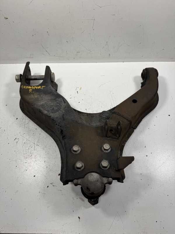 98-02 Honda Passport V6 RWD Lower Control Arm Right Front 8-97366-489-0 OEM