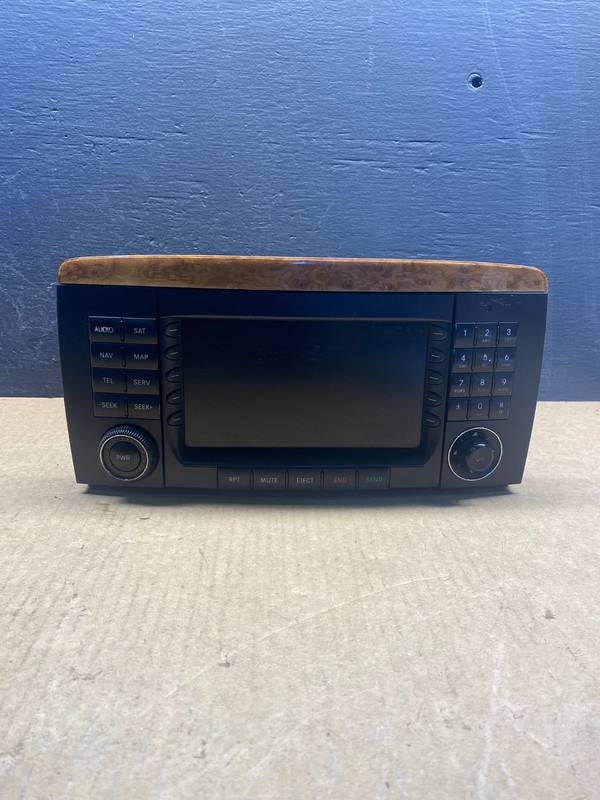 2009-2013 Mercedes W251 R350 Head Command Navigation Radio 6 CD Player AC7086 DG