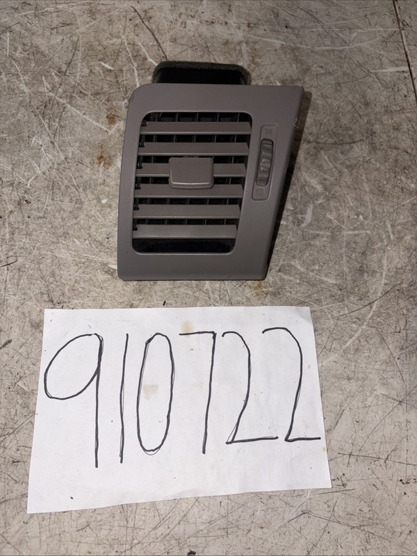 2004 - 2009 Lexus RX350 RH Vent Dash OEM 55680-OE010