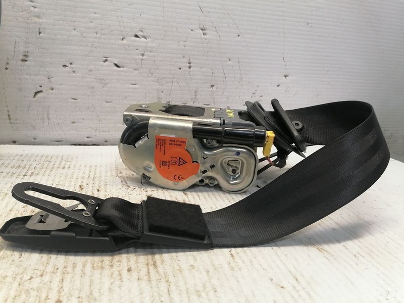 Seat Belt Front Driver Retractor Fits 15-19 PORSCHE MACAN 1529442