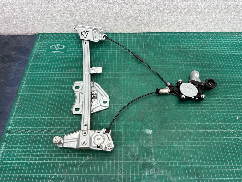 10-15 Lexus IS250 IS350 FRONT LEFT DRIVER DOOR WINDOW REGULATOR W/ MOTOR OEM