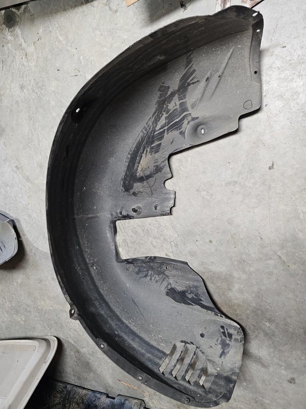 2005-2010 CHRYSLER 300C Rear Passenger WHEEL ARCH LINING FENDER