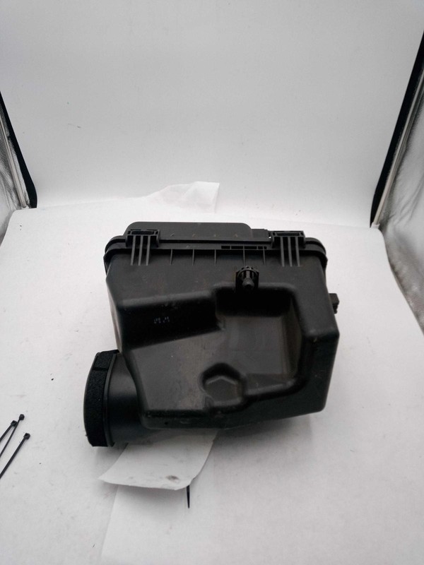 2014 KIA Sedona Air Cleaner Assembly OEM Used 3.5L 192K Miles Grey