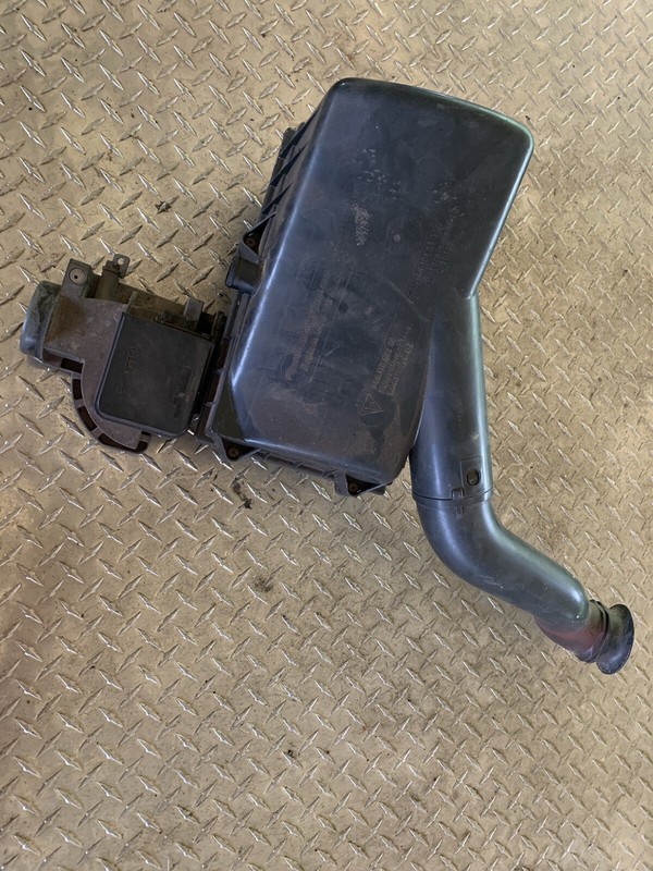 1985 Porsche 944 Air Intake Filter Box Assembly w Mass Airbox Flow Sensor 85