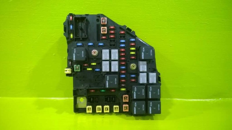 04 05 06 SRX ENGINE FUSE RELAY BOX OEM 2953-38