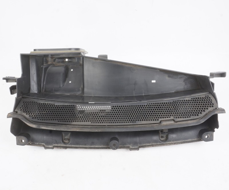 2014 - 2020 BMW i3 i3s I01 Outside Air Intake Duct WaterSeparator Cover OEM