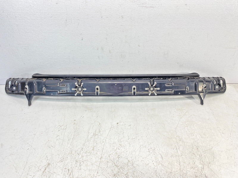 04-10 BMW E63 E64 645 650 M6 Rear Bumper Center Mount Bracket Guide Support OEM✅