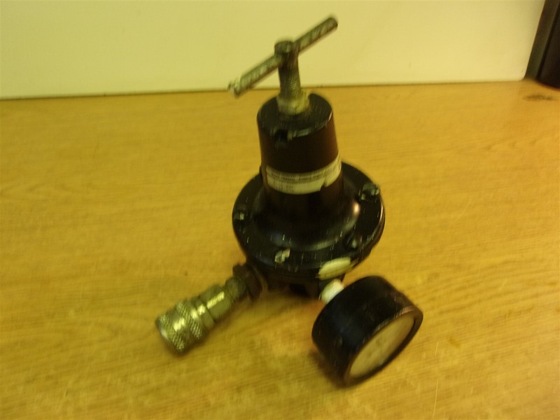 Watts Fluidair RIFI-04C Regulator w/ 0-30 psi Pressure Gauge *FREE SHIPPING*
