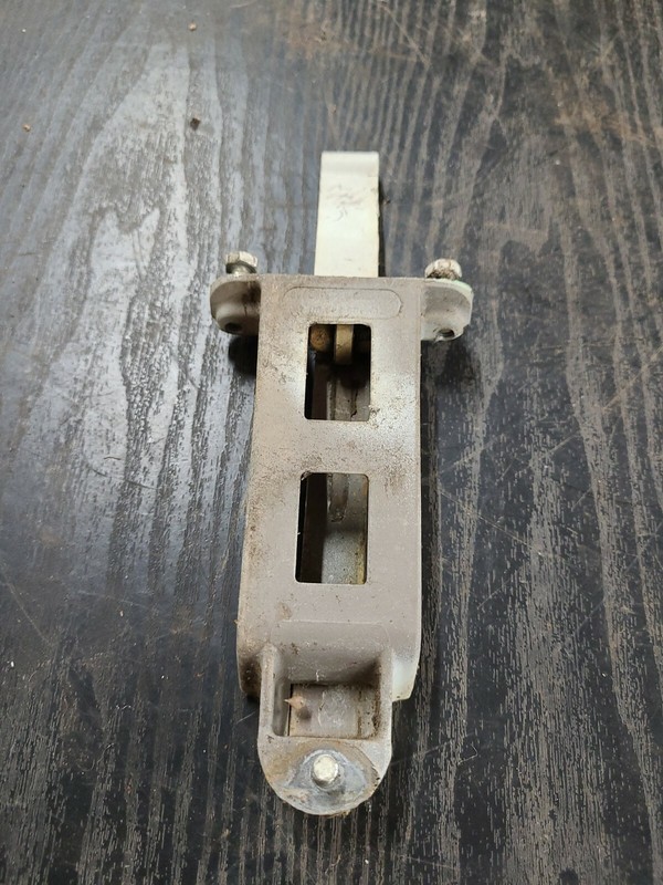 1966 MERCEDES-BENZ 250S REAR LEFT DOOR HINGE STABALIZER