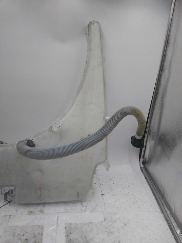 2007 BMW 328I Washer Fluid Reservoir OEM 61667124843 105K Miles