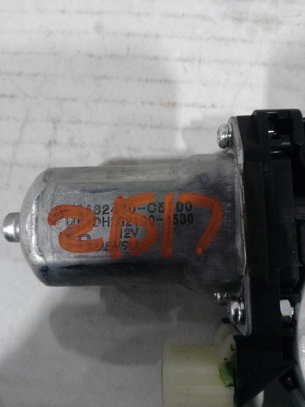 2018 Kia Sorento Front Right Window Regulator Red Used OEM Part 22415