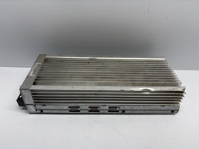 06-11 OEM BMW E60 E63 E64 E90 E92 M5 M6 Stereo Audio Small Amplifier Amp