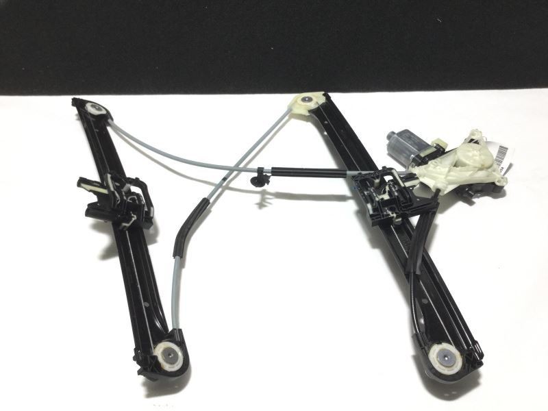15-17 AUDI A3 RIGHT FRONT WINDOW REGULATOR W/MOTOR 67K 22260