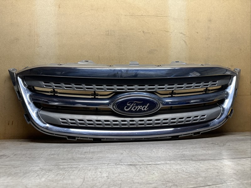 2010-2012 FORD TAURUS LIMITED FRONT CENTER BUMPER COVER GRILLE W/ EMBLEM OEM