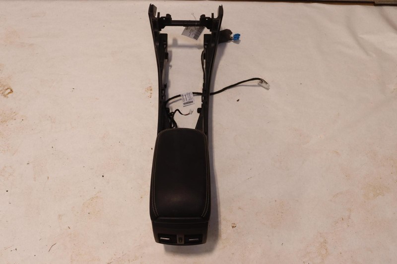 2014-2019 MERCEDES CLA CLASS CLA250 W117 CENTER CONSOLE W/ ARMREST LEATHER OEM