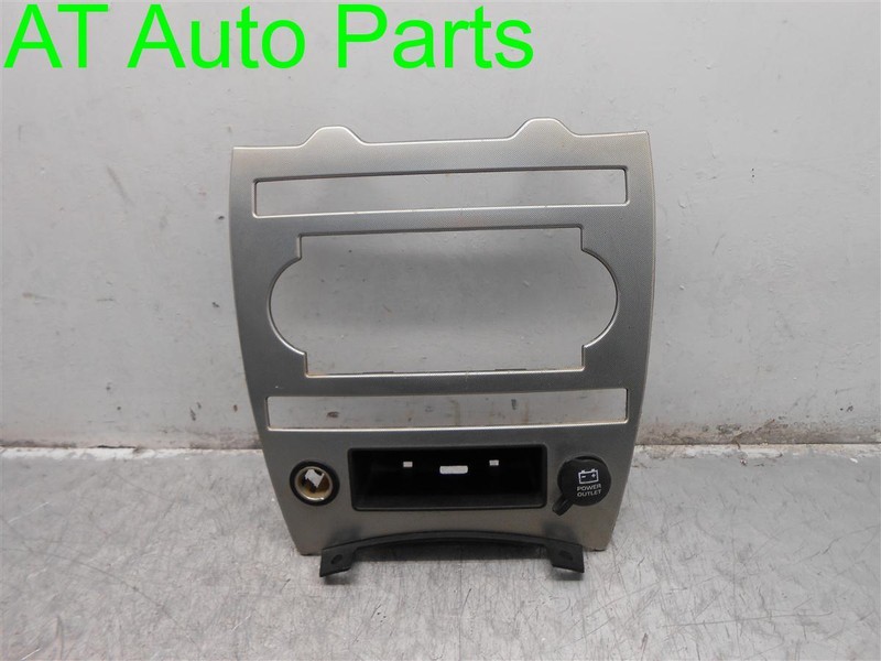 05 06 07 JEEP GRAND CHEROKEE RADIO BEZEL TRIM GRAY OEM X35008103
