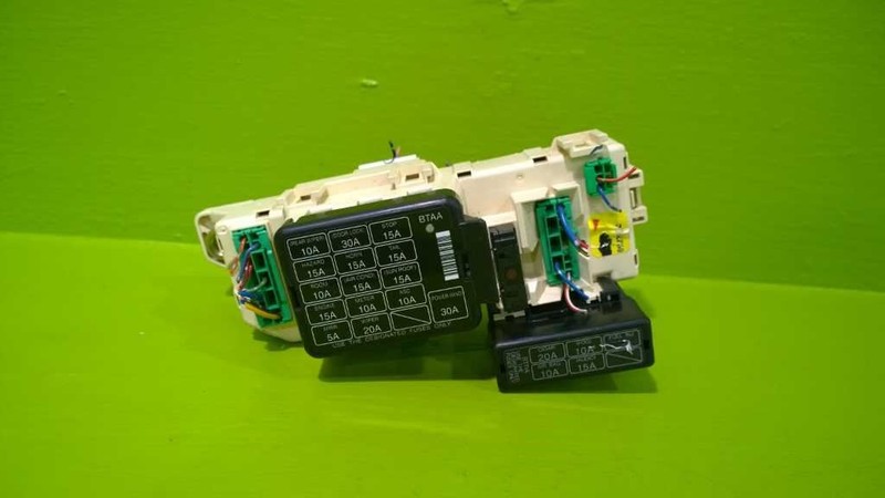 97 98 99 00 01 02 FORD ESCORT INTERIOR FUSE RELAY BOX OEM 2790-6