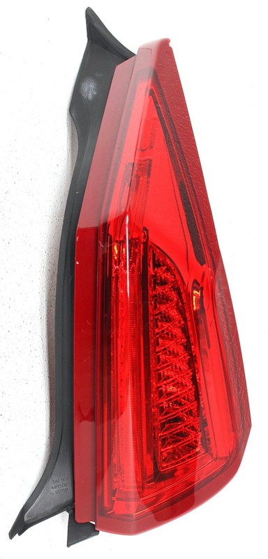 OEM Passenger Side LED Tail Lamp For Cadillac ATS Coupe 23310256 Lens Chipped