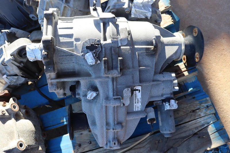 2011-2013 INFINITI QX56 5.6L 4WD FRONT A/T TRANSMISSION TRANSFER CASE OEM