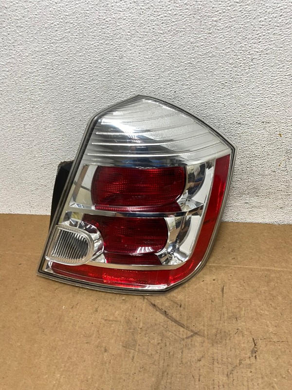 2007 to 2012 Nissan Sentra Right Passenger Rh Side Tail Light Oem AD6096 LK