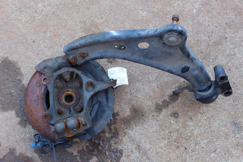 2008-2014 MINI COOPER CLUBMAN S FWD FRONT LEFT SPINDLE KNUCKLE WHEEL HUB OEM