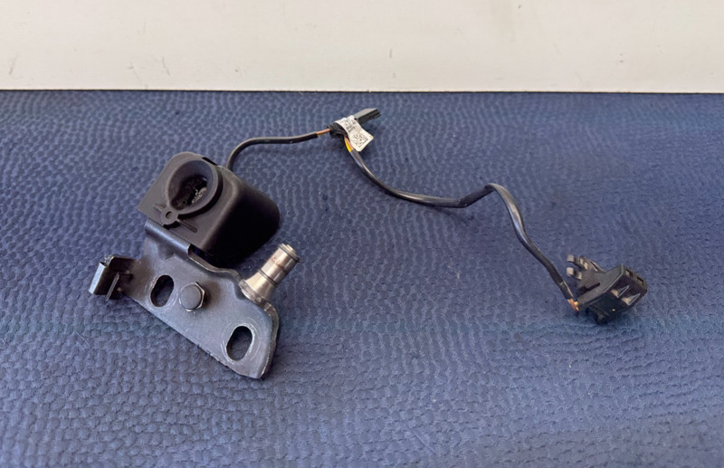 07–20 OEM BMW E93 328i 335i M3 Convertible Right Latch Base Plate Sensor 7183325
