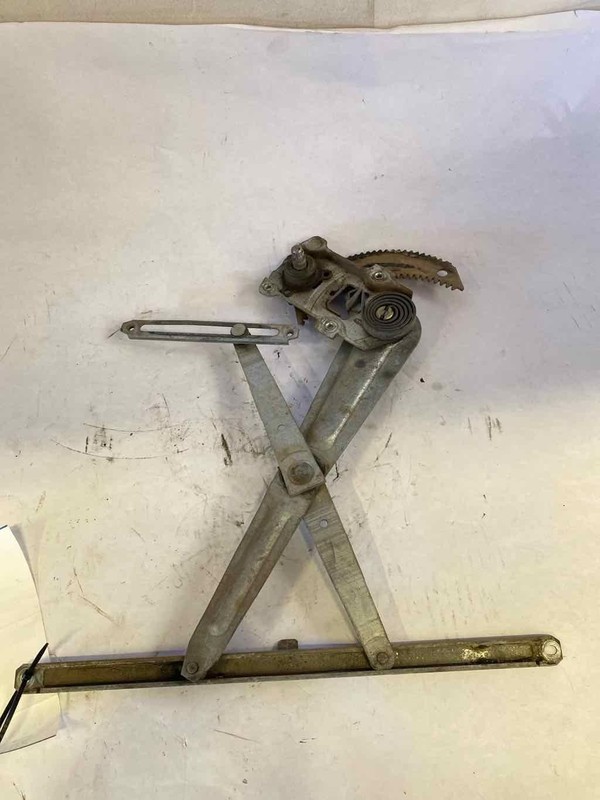 Front Door Regulator TOYOTA PICKUP Left 89 90 91 92 93 94 95