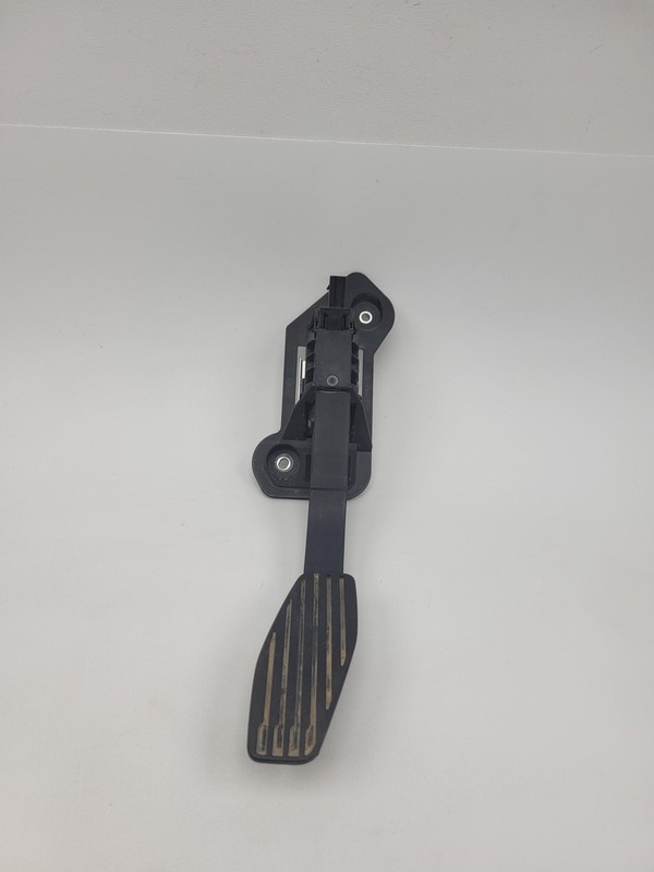 2019-2025 Chevrolet Silverado 1500 Crew Gas Accelerator Pedal 5.3L OEM 84024307