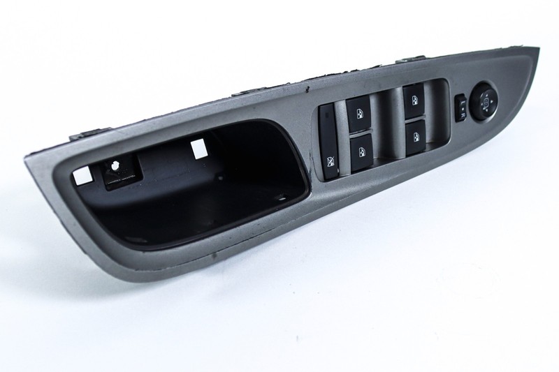 2014-2017 Chevy PPV LH Window Switch & Trim 92256965 *USED*