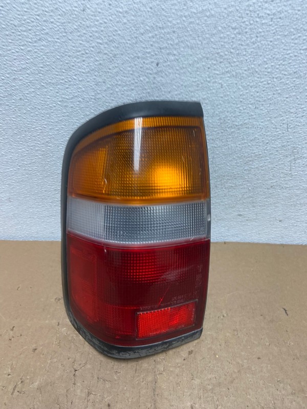1996 - 1998 Nissan Pathfinder Left Driver LH Side Tail light Oem AC5986 LK