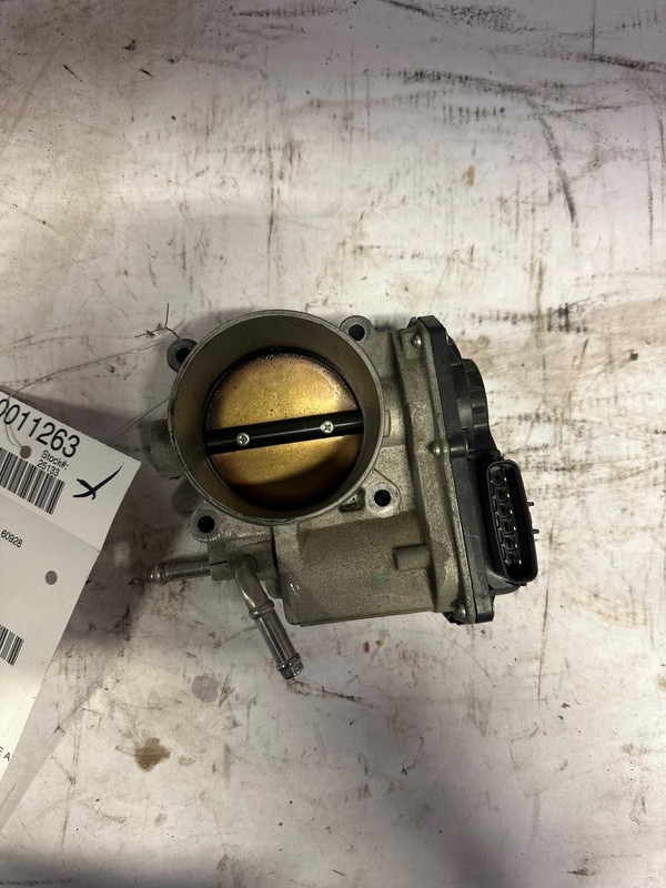 Throttle Body/valve Assy TOYOTA SIENNA 04 05 06
