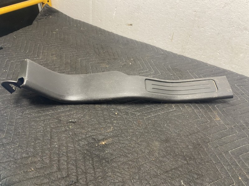 2014 FORD TAURUS LIMITED RIGHT REAR SCUFF PLATE OEM