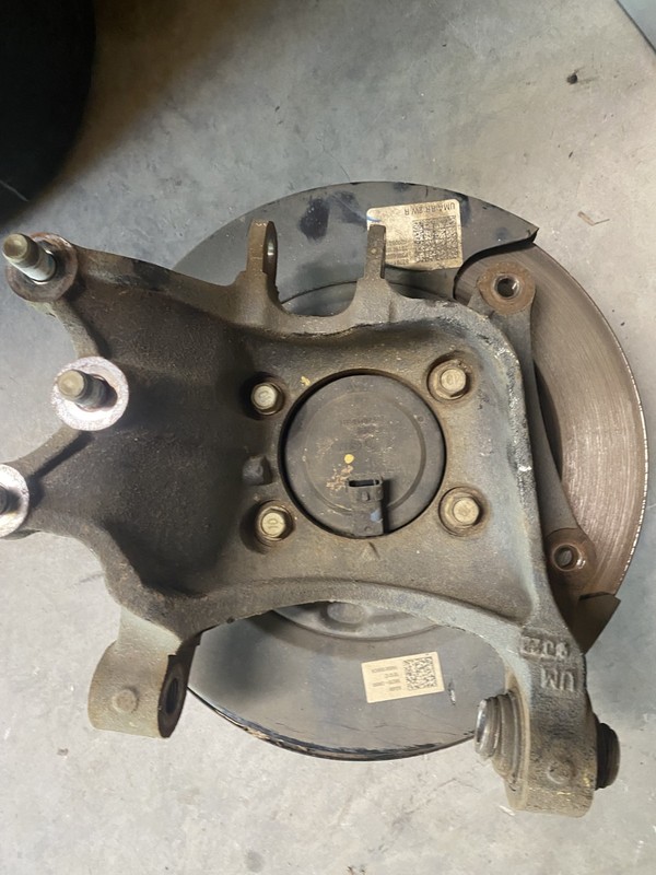 2017 KIA SORENTO LX RIGHT REAR HUB OEM