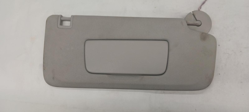 21-'23 CHEVROLET TRAILBLAZER right passenger Sun visor w/illumination OEM
