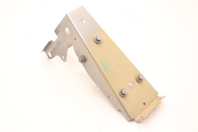 10-16 PANAMERA Turbo AWD Passenger Right Fender Bracket