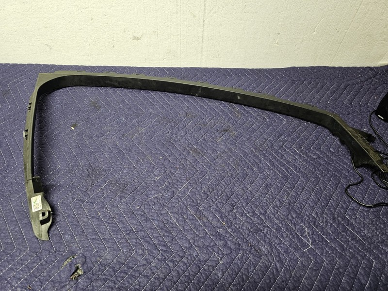 15-18 Ford Focus ST Front Right Door Window Molding Trim Frame CM51-A201A18 OEM