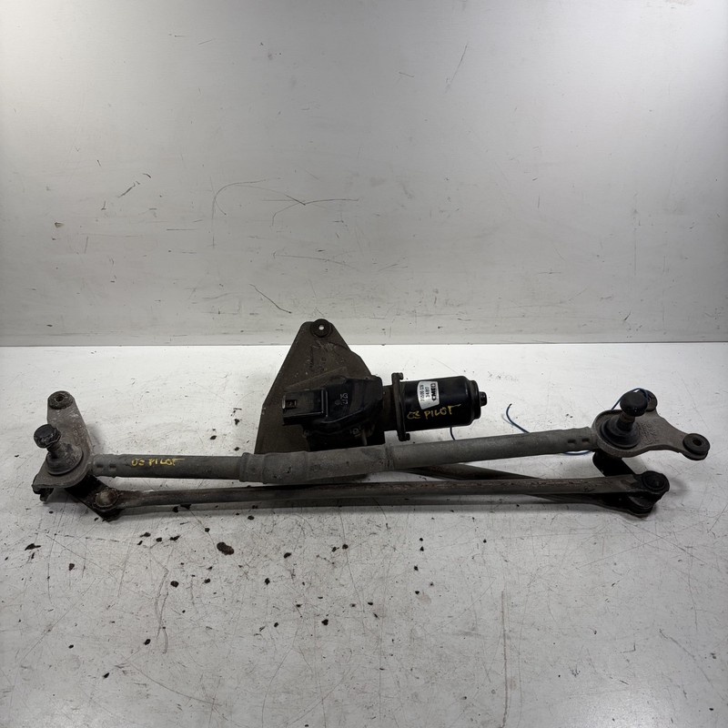 03-04 Honda Pilot Front Windshield Wiper Linkage & Motor Assembly OEM